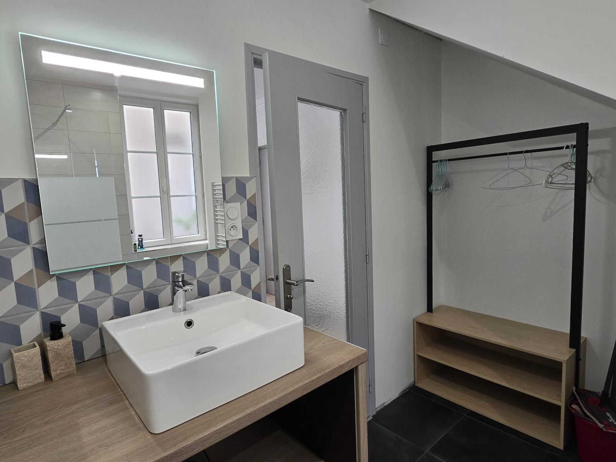 Appartement Au Calme Idealement Place A Macon. エクステリア 写真