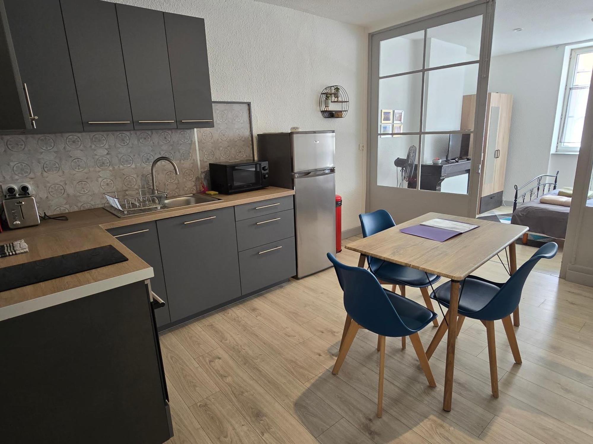 Appartement Au Calme Idealement Place A Macon. エクステリア 写真