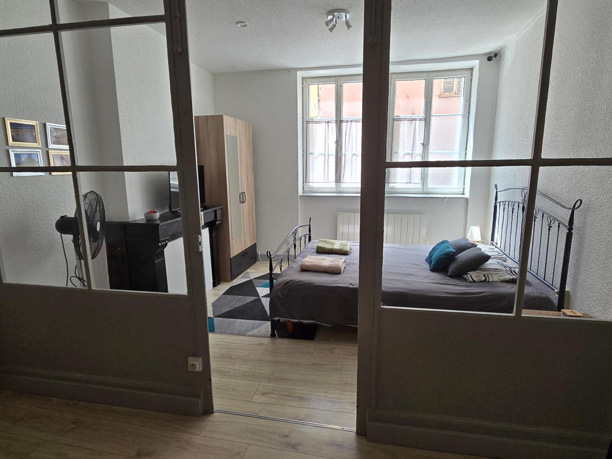 Appartement Au Calme Idealement Place A Macon. エクステリア 写真