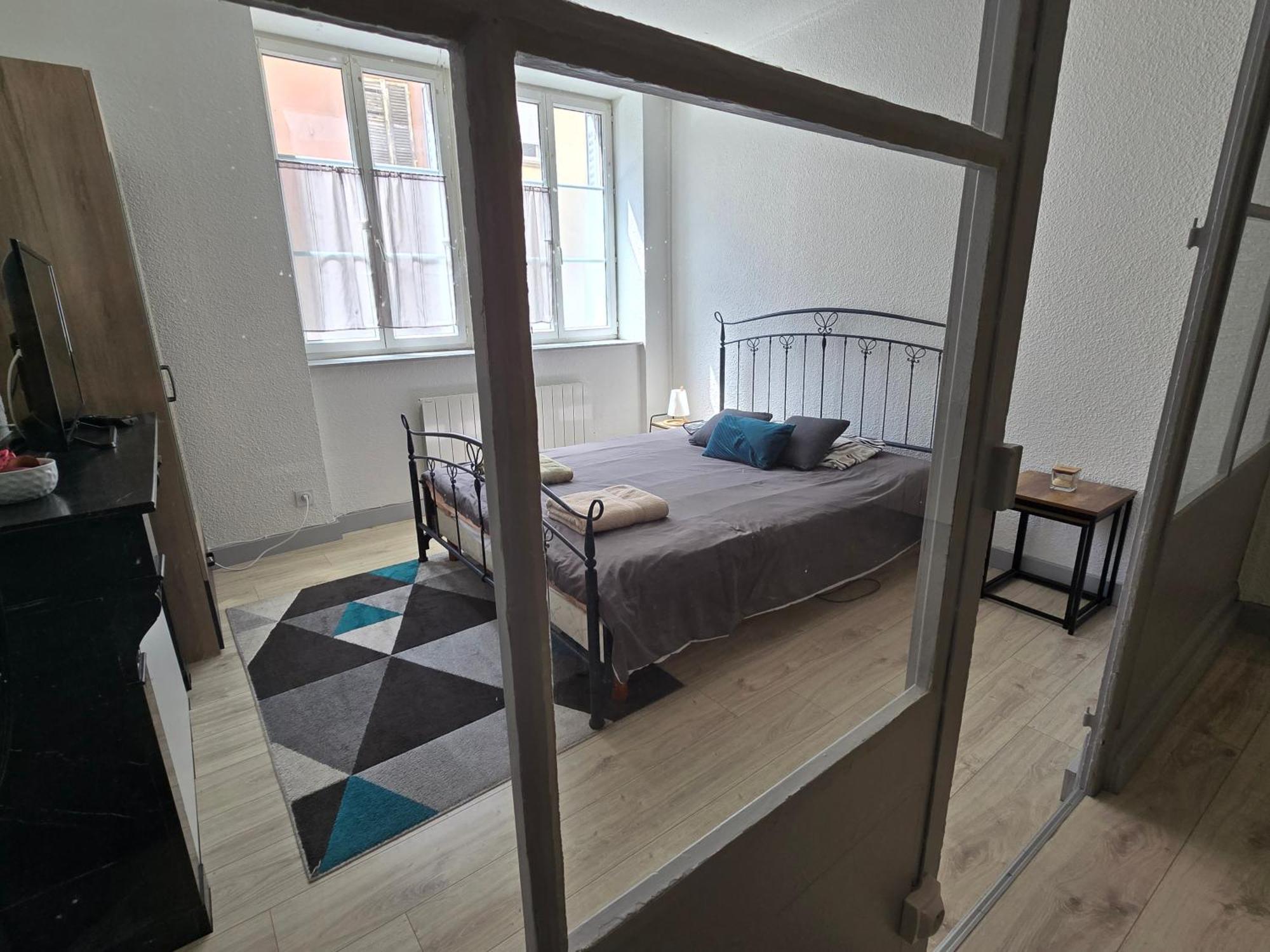 Appartement Au Calme Idealement Place A Macon. エクステリア 写真